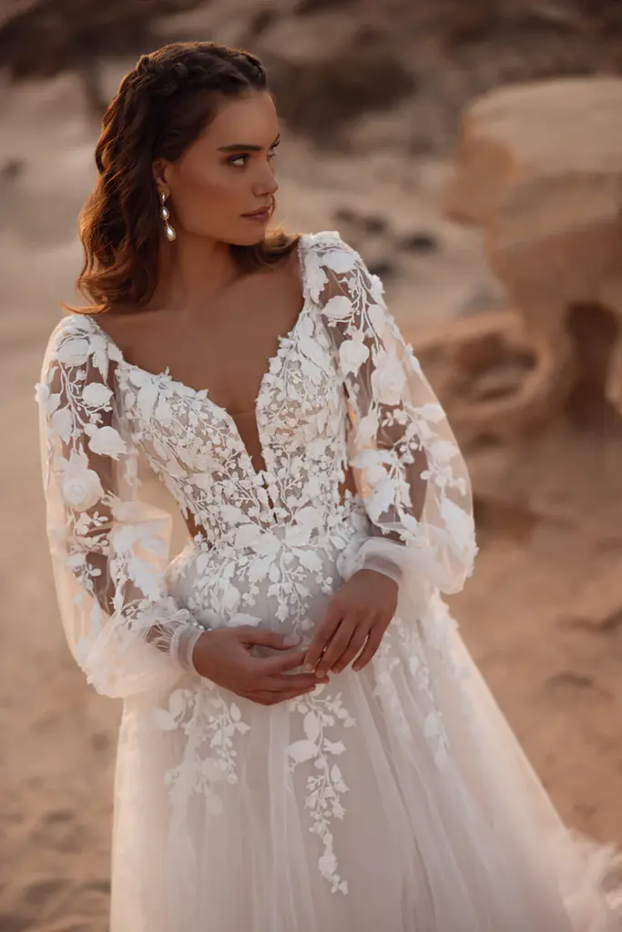 A-Linien-Brautkleid aus Tüll mit 3D Blüten und abnehmbaren Ärmeln
