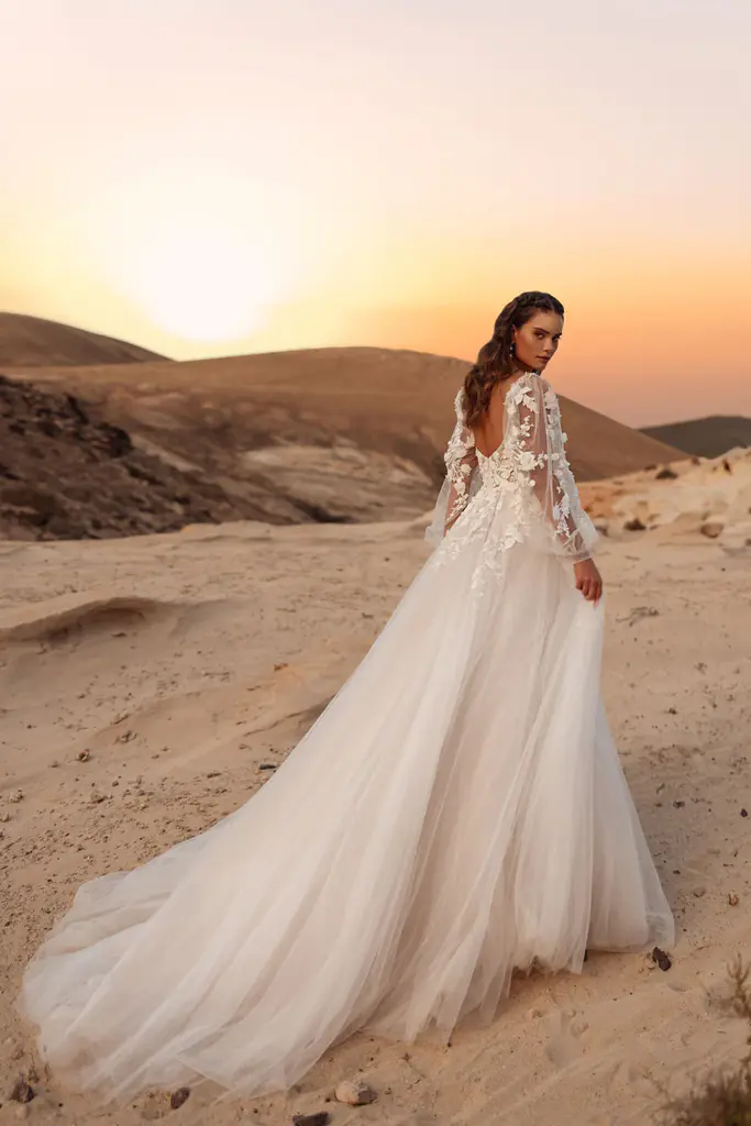 A-Linien-Brautkleid aus Tüll mit 3D Blüten und abnehmbaren Ärmeln