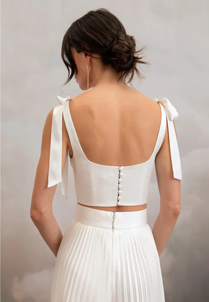 Cleanes Oberteil mit eckigem Ausschnitt und Schleifen