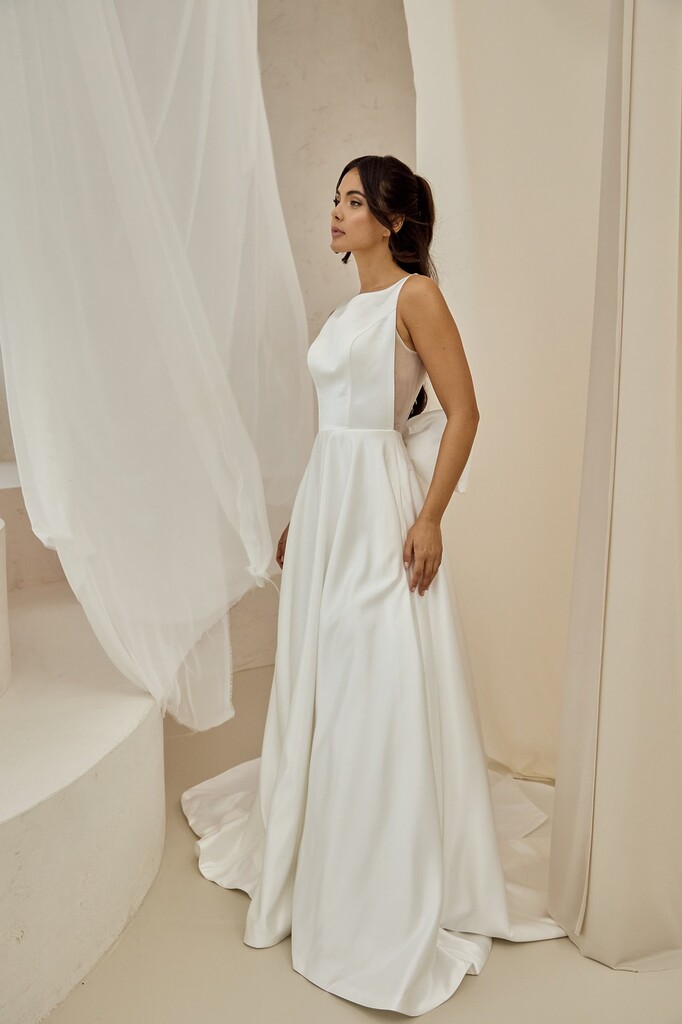 Cleanes Brautkleid 353102 von Weise mit tiefem Rücken und abnehmbarer Schleife