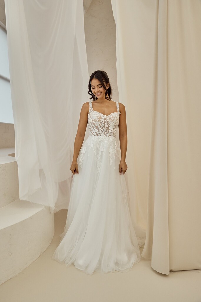 Brautkleid 353352 von Weise mit floraler Spitze und Tüllrock