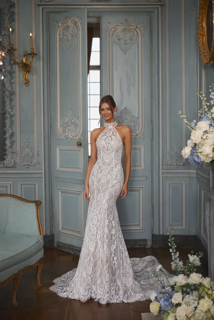 Fit&Flare Brautkleid aus Chantillyspitze mit Neckholder Oberteil
