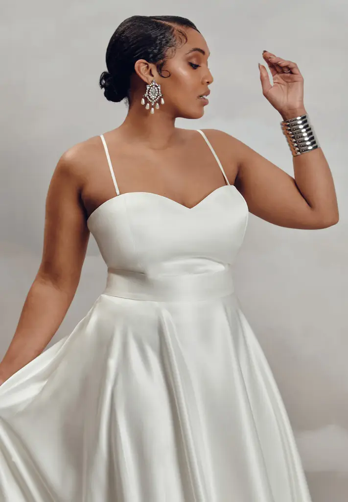 Schlichte Corsage mit Spaghettiträgern