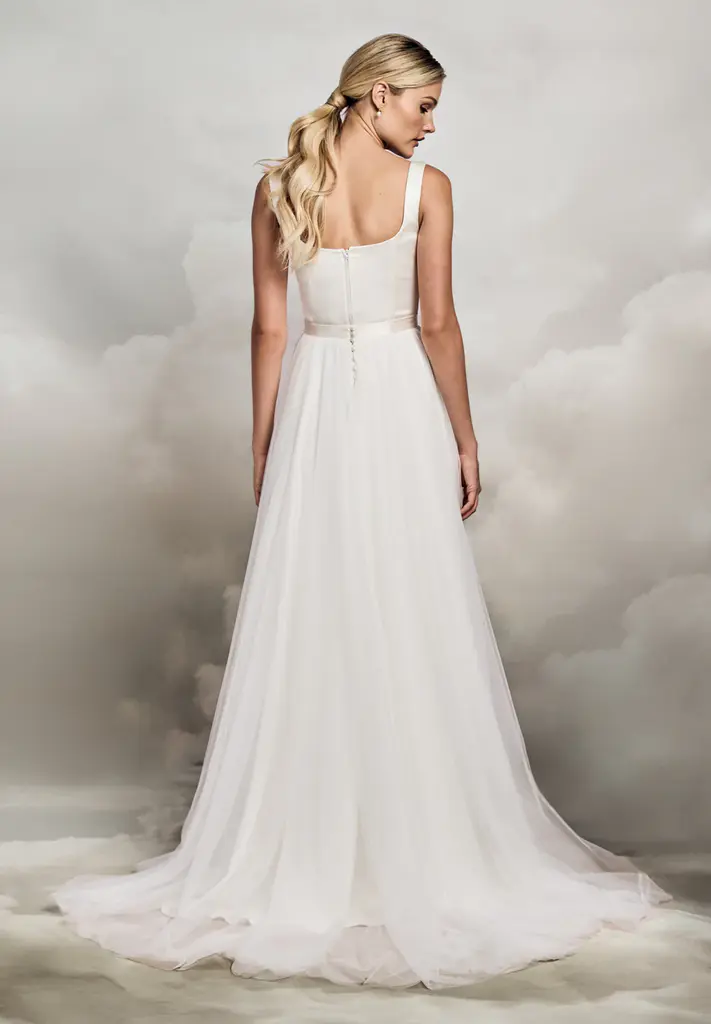 Tüllrock mit leichter Schleppe