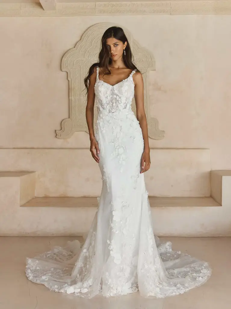 Fit&Flare Brautkleid von Madi Lane mit Spitze und 3D Blüten