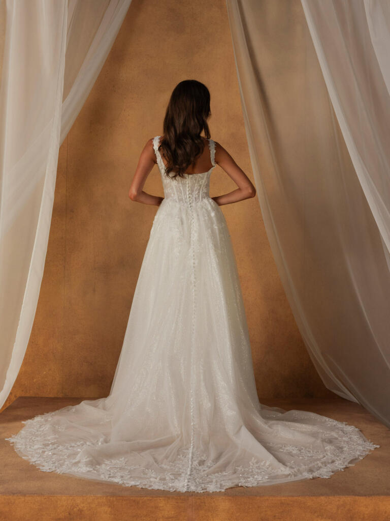 Tüllkleid mit Square-Neck und 3D Blüten von MadiLane