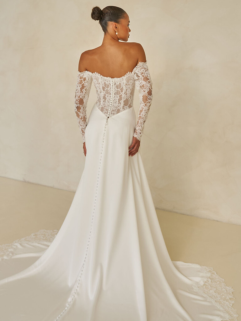 Trägerloses Brautkleid mit Chantillyspitze von MadiLane