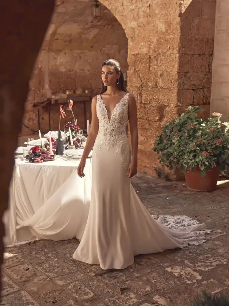 Fit&Flare Brautkleid von Modeca mit breiten Trägern